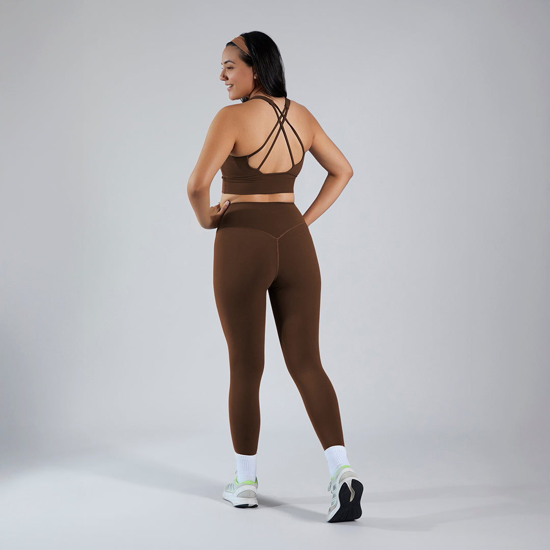 Conjunto deportivo top y legging cintura alta café oscuro