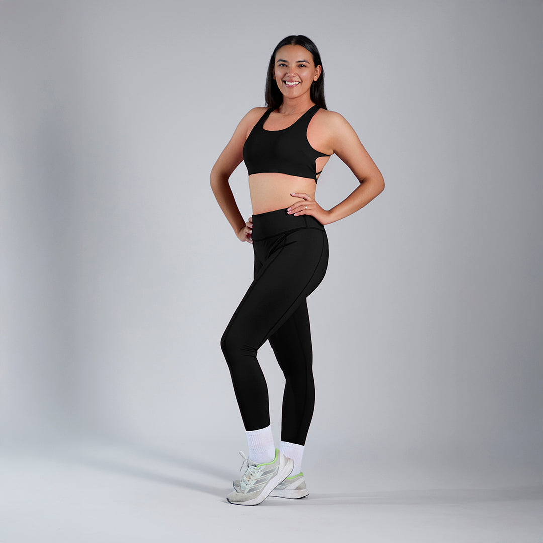 Conjunto deportivo top con tiras en espalda y legging entubado pushup negro