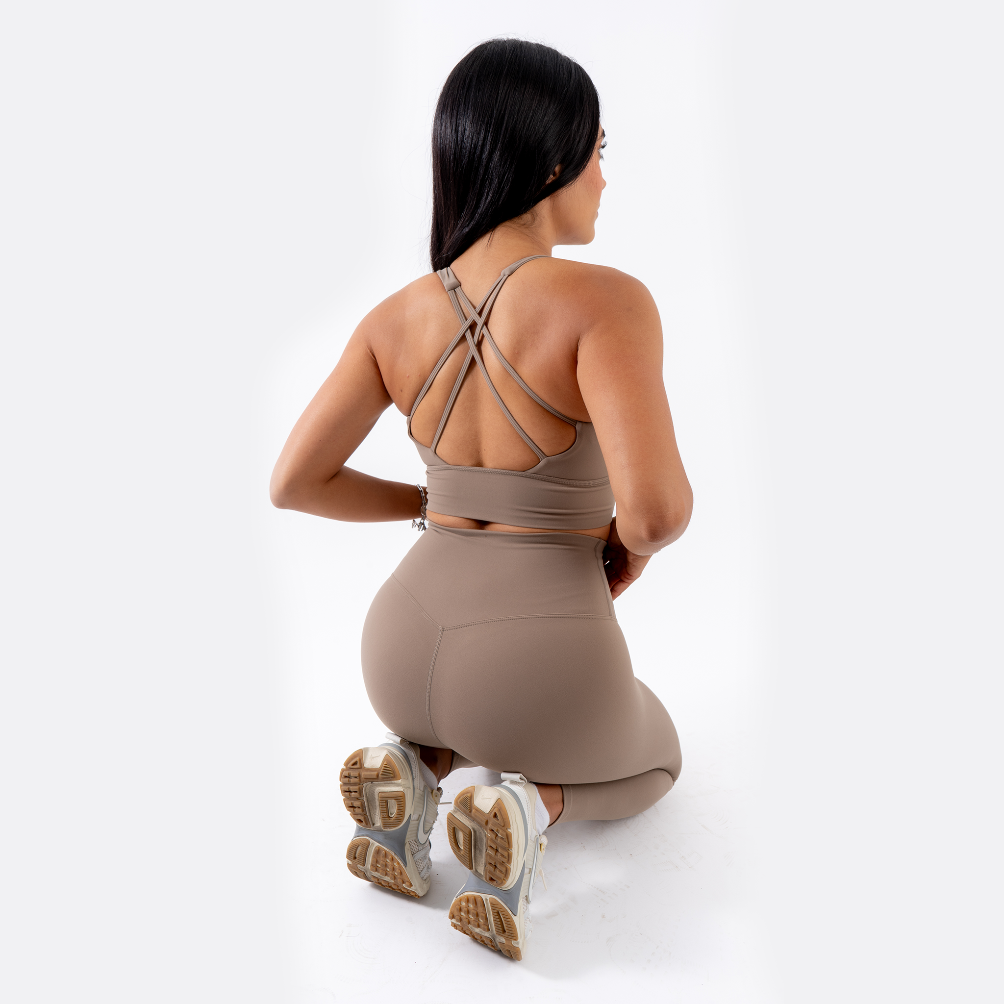Conjunto deportivo top y legging cintura alta nude