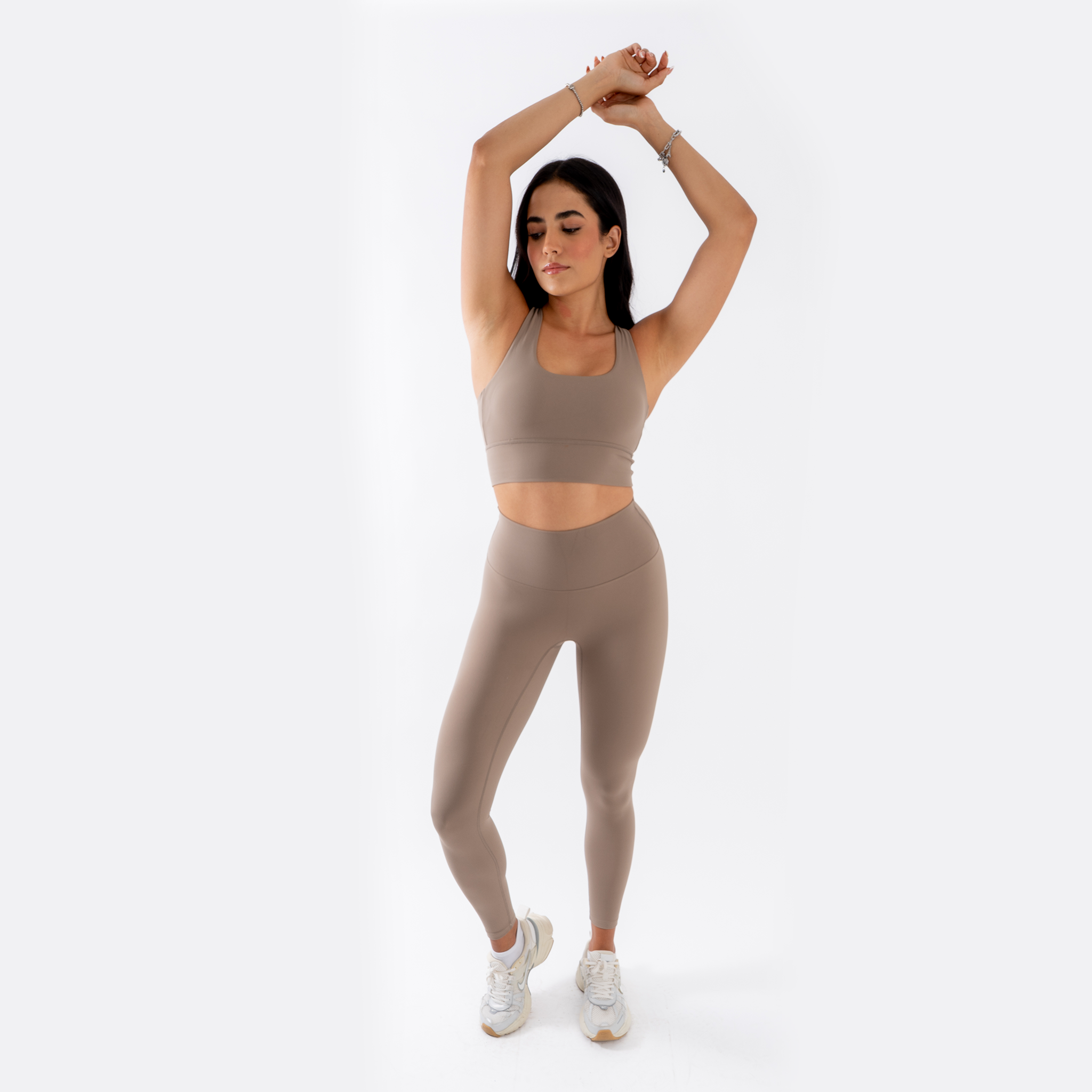 Conjunto deportivo top y legging cintura alta nude