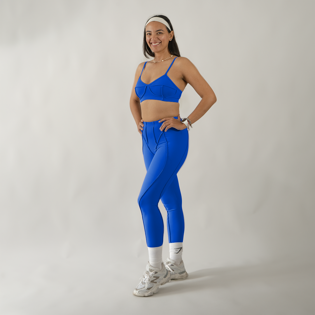 Conjunto deportivo top escote corazón y legging entubado azul