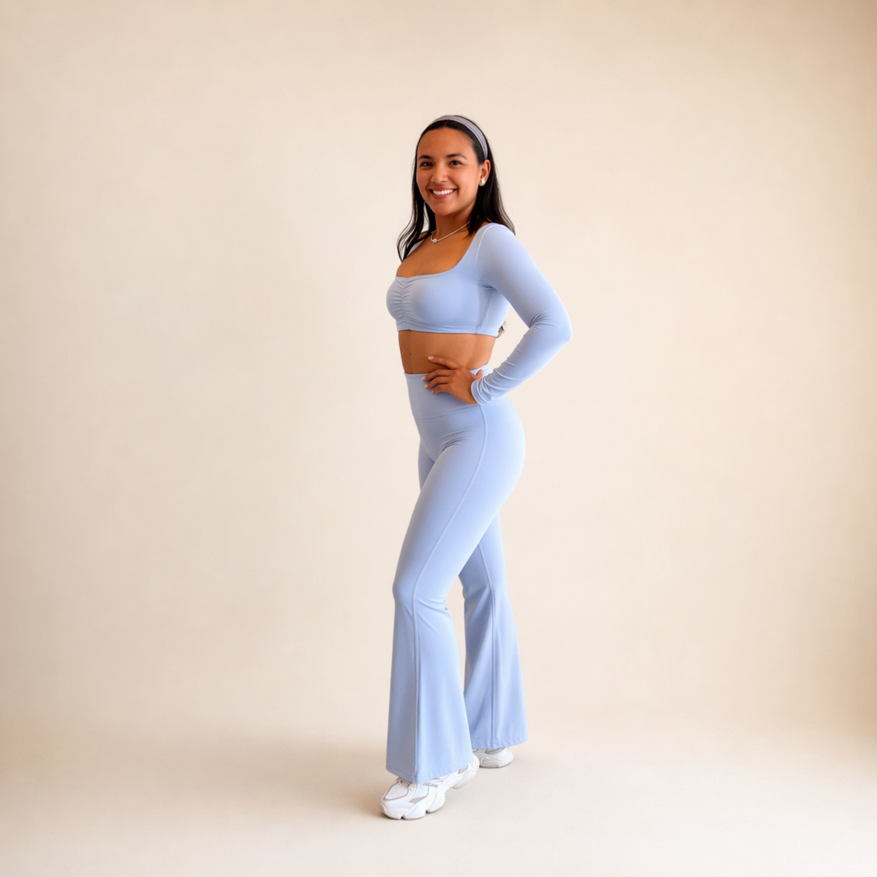 Conjunto deportivo blusa con manga larga y legging wide leg azul
