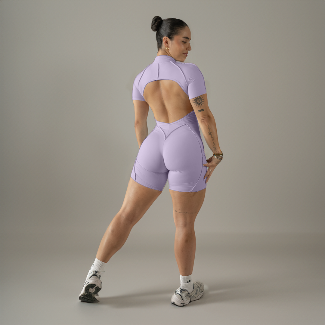 Jumpsuit depotivo en short con espalda escotada lila