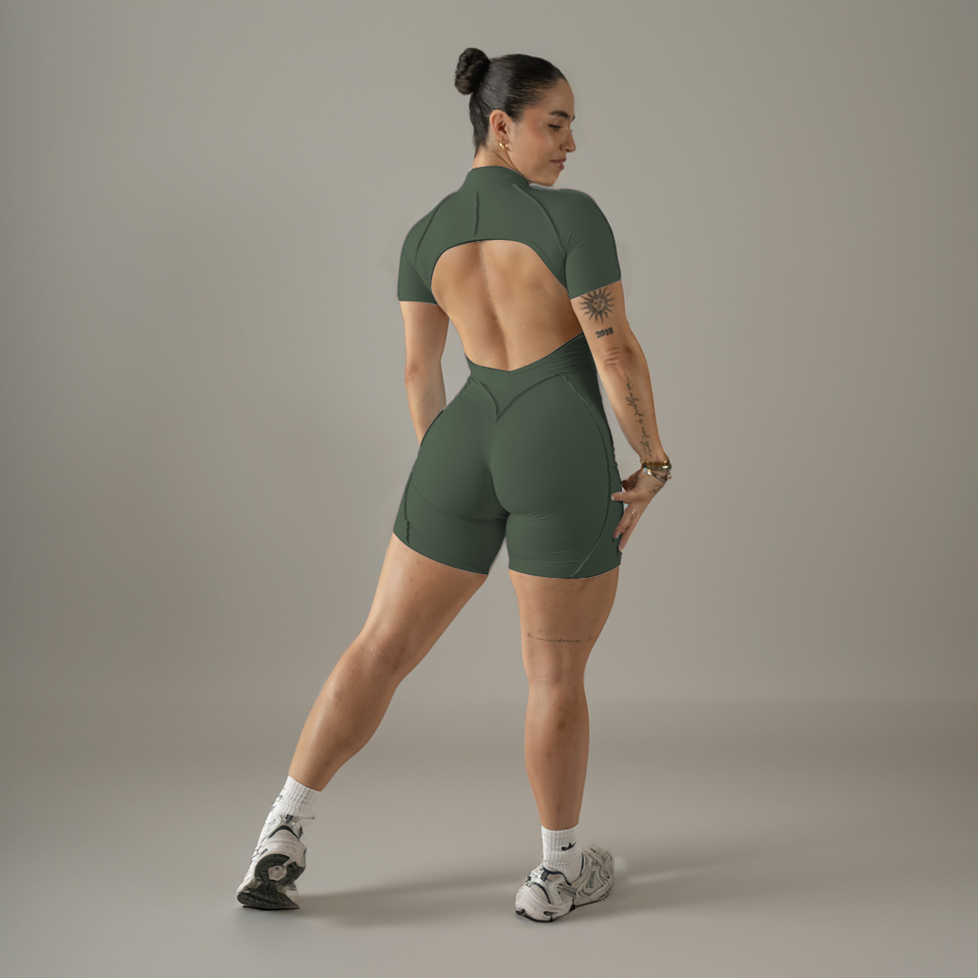 Jumpsuit depotivo en short con espalda escotada verde