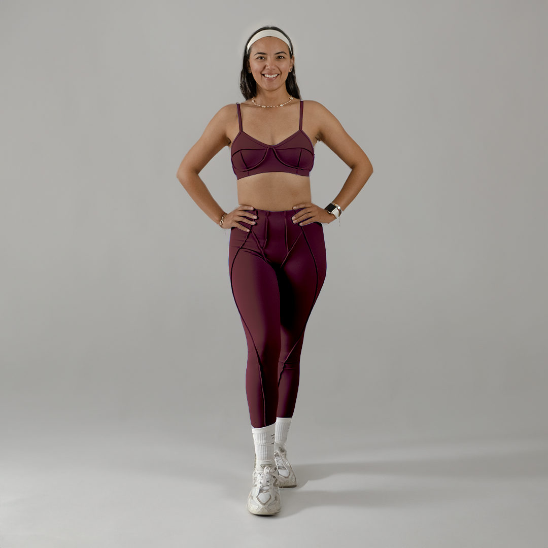 Conjunto deportivo top escote corazón y legging entubado café