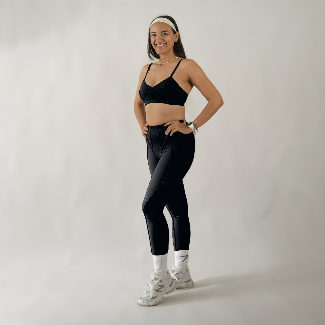 Conjunto deportivo top escote corazón y legging entubado negro