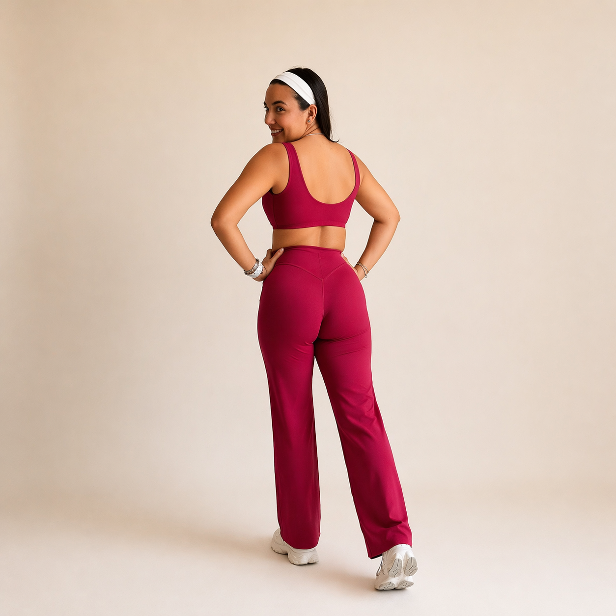 Conjunto deportivo top con tirantes gruesos y legging wide leg rojo