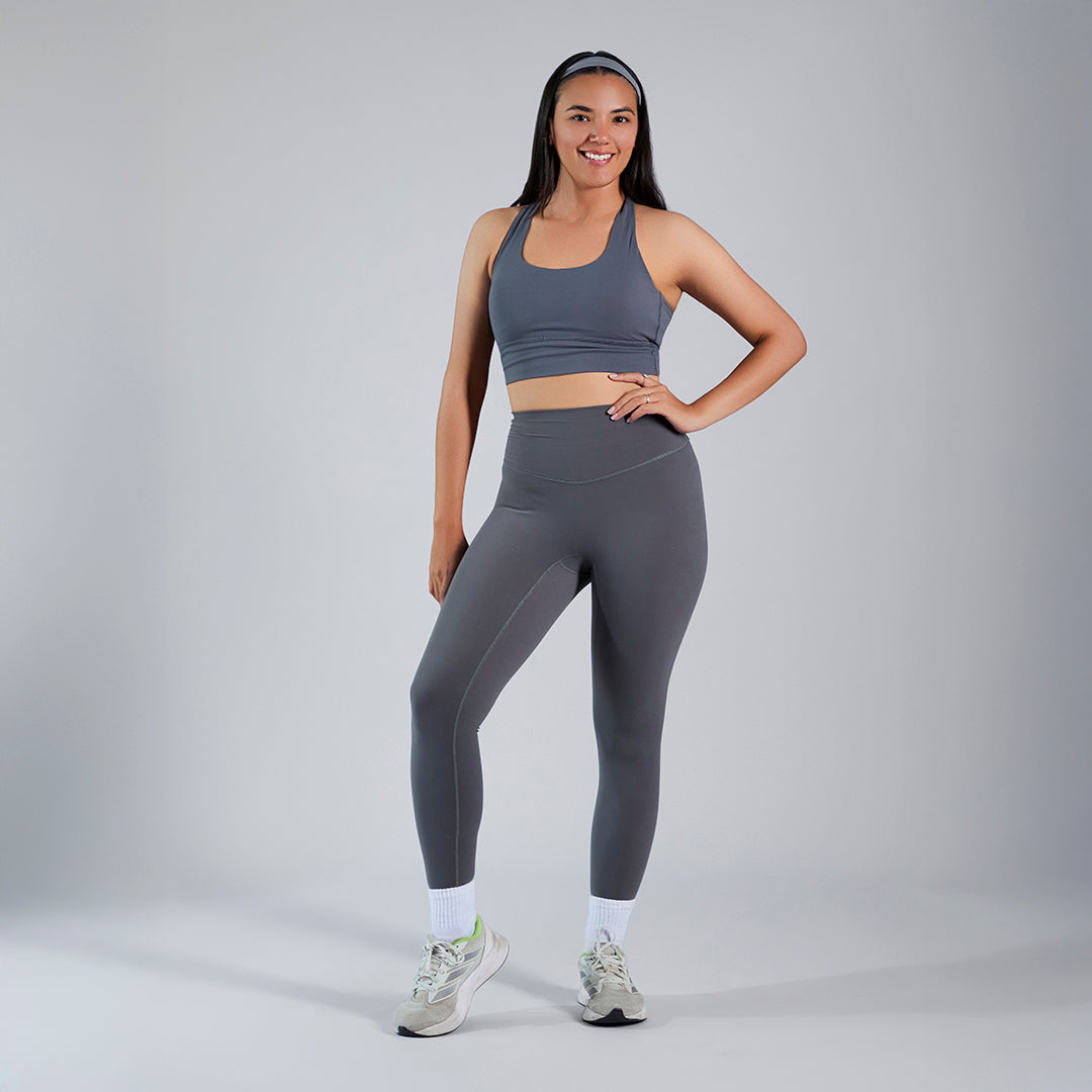 Conjunto deportivo top escote redondo y legging entubado gris