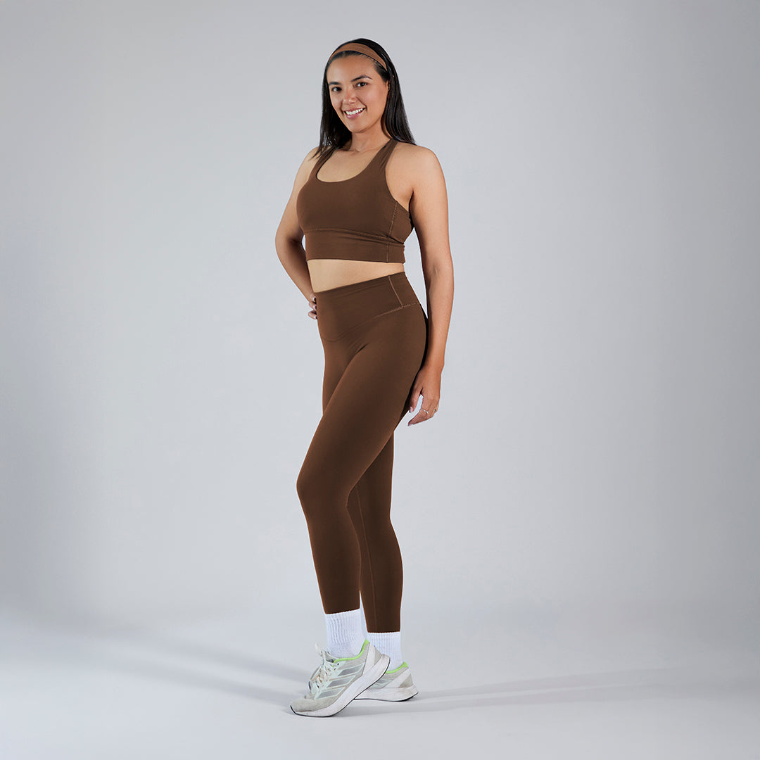 Conjunto deportivo top y legging cintura alta café oscuro