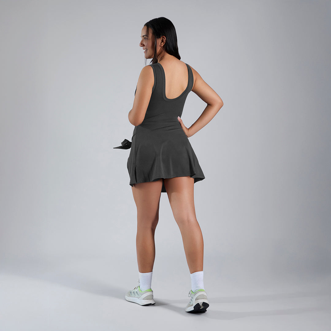 Vestido deportivo espalda descubierta gris