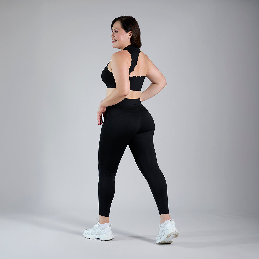 Conjunto deportivo croptop y legging negro