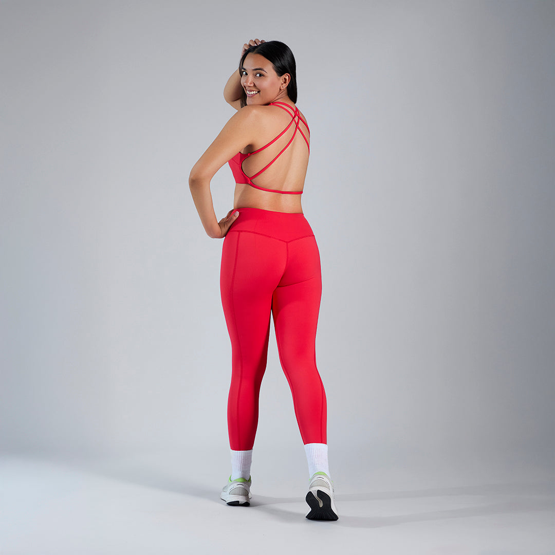 Conjunto deportivo top con tiras en espalda y legging entubado pushup rojo