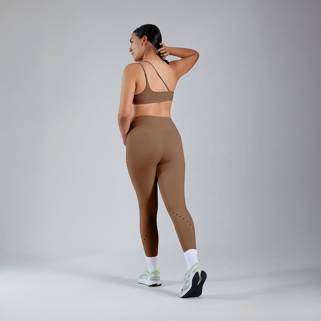 Conjunto deportivo top de corazon y legging pushup café