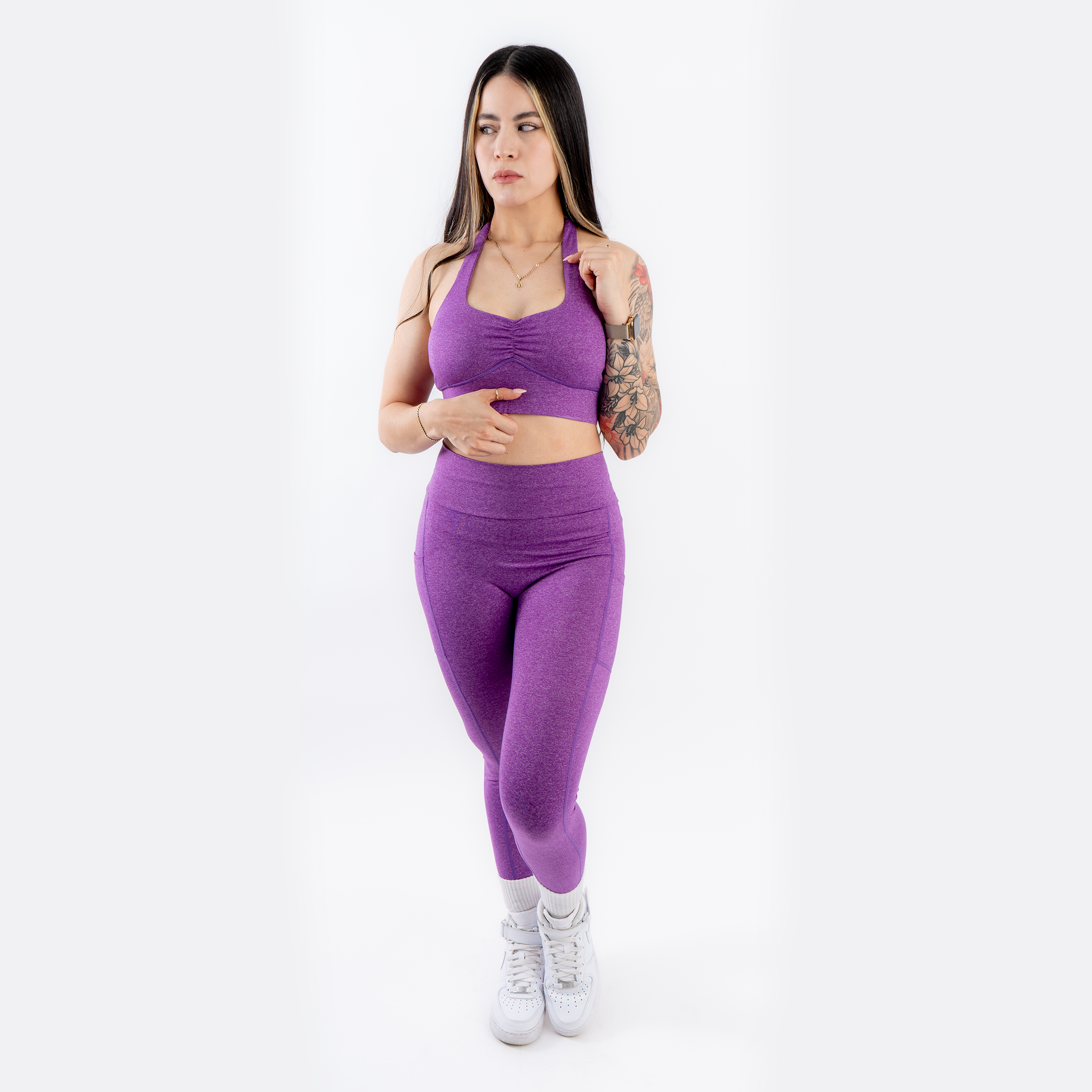 Conjunto deportivo top halter y legging entubado con pushup morado
