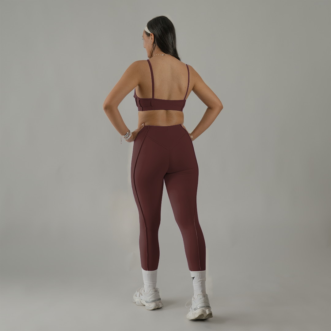 Conjunto deportivo top escote corazón y legging  entubado café