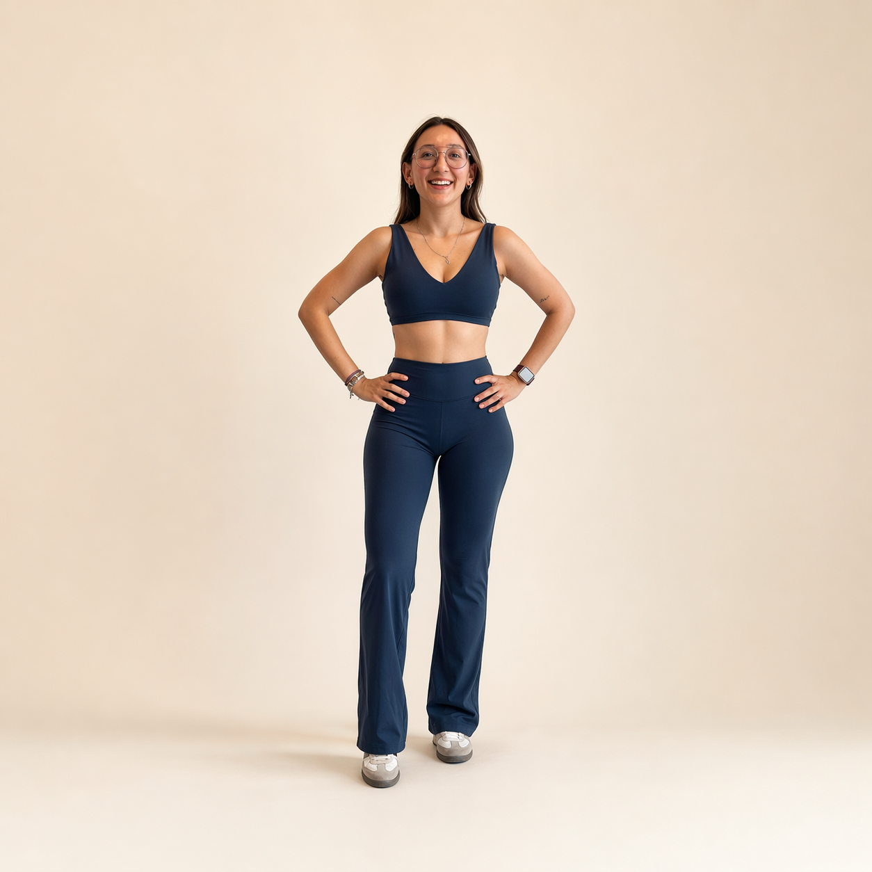 Conjunto deportivo top con tirantes gruesos y legging wide leg navy