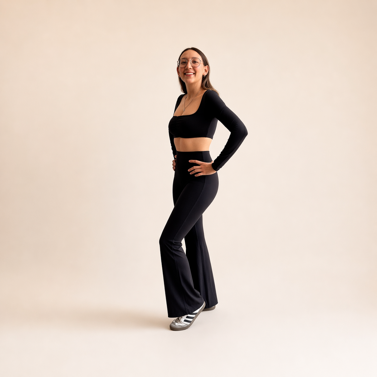 Conjunto deportivo blusa con manga larga y legging wide leg negro