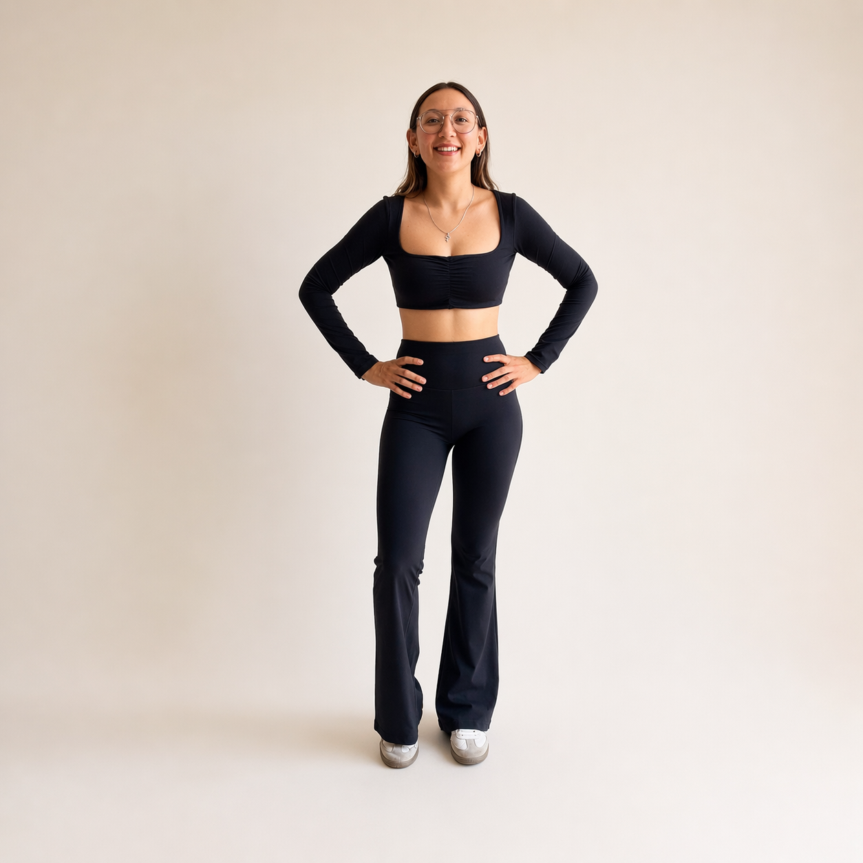 Conjunto deportivo blusa con manga larga y legging wide leg negro